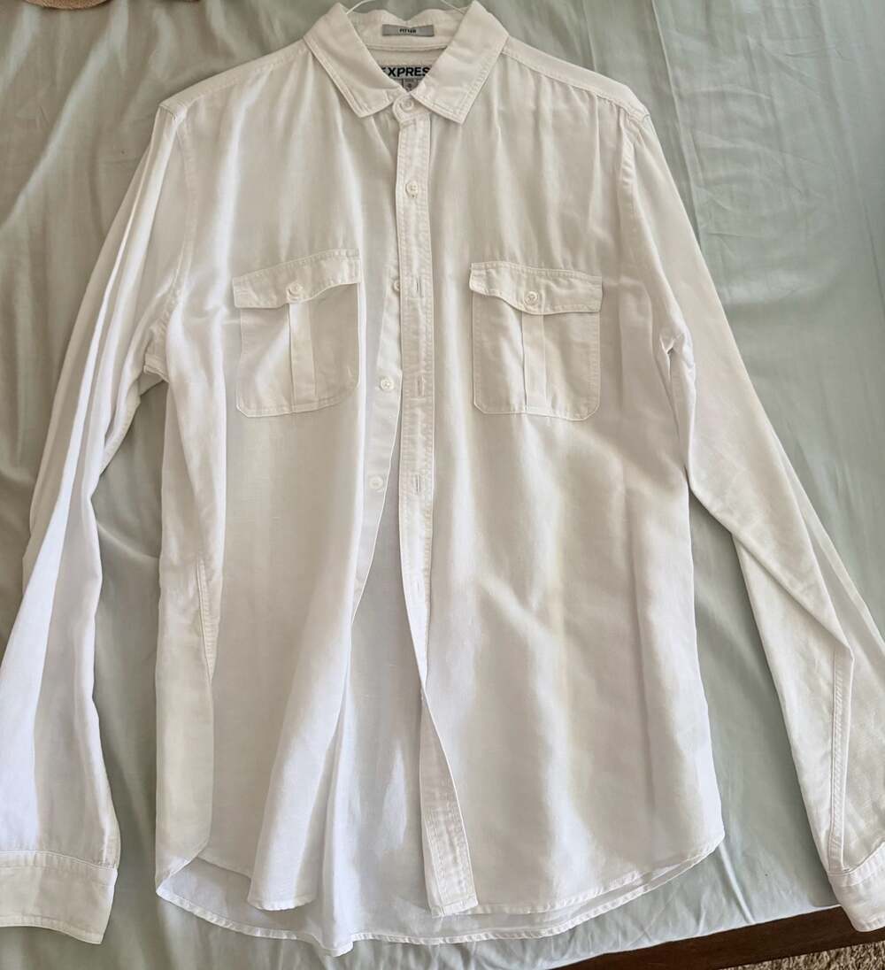 Express Fitted Long Sleeve Button-Down Shirt with Double Chest Pockets and Patte